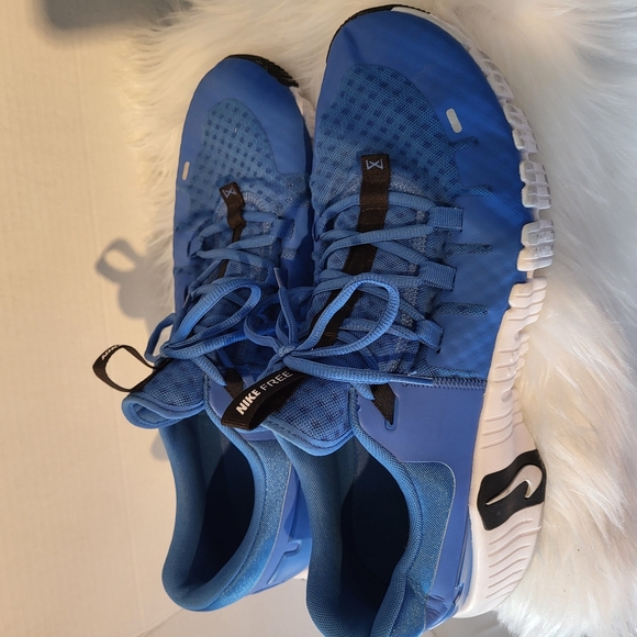 NWOT Nike Men Blue Running Shoes - Picture 2 of 5